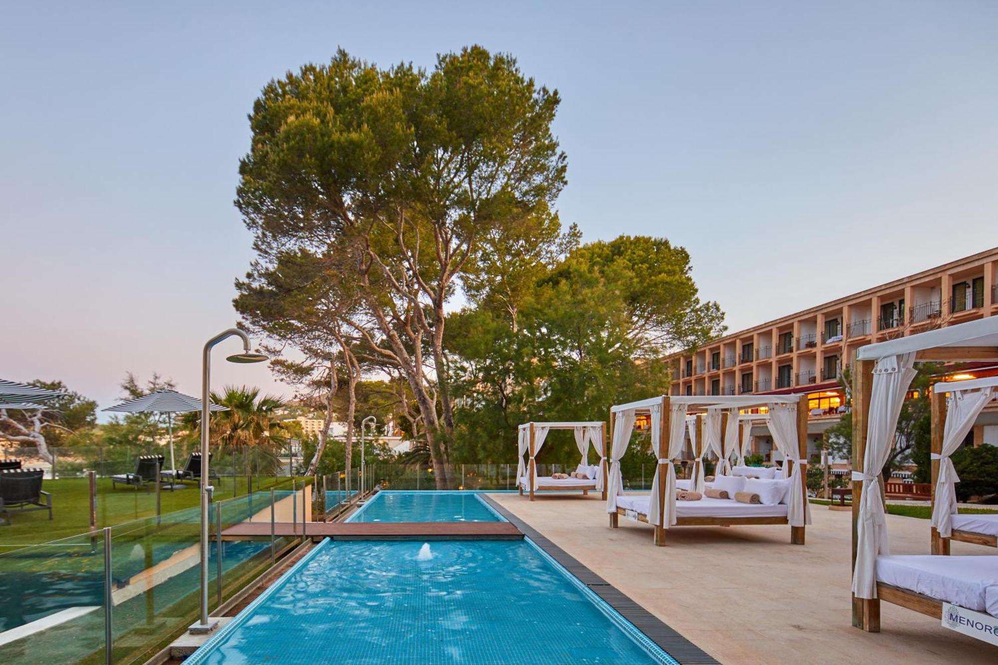 Secrets Mallorca Villamil Resort & Spa - Adults Only Peguera Exterior foto The hotel's pool