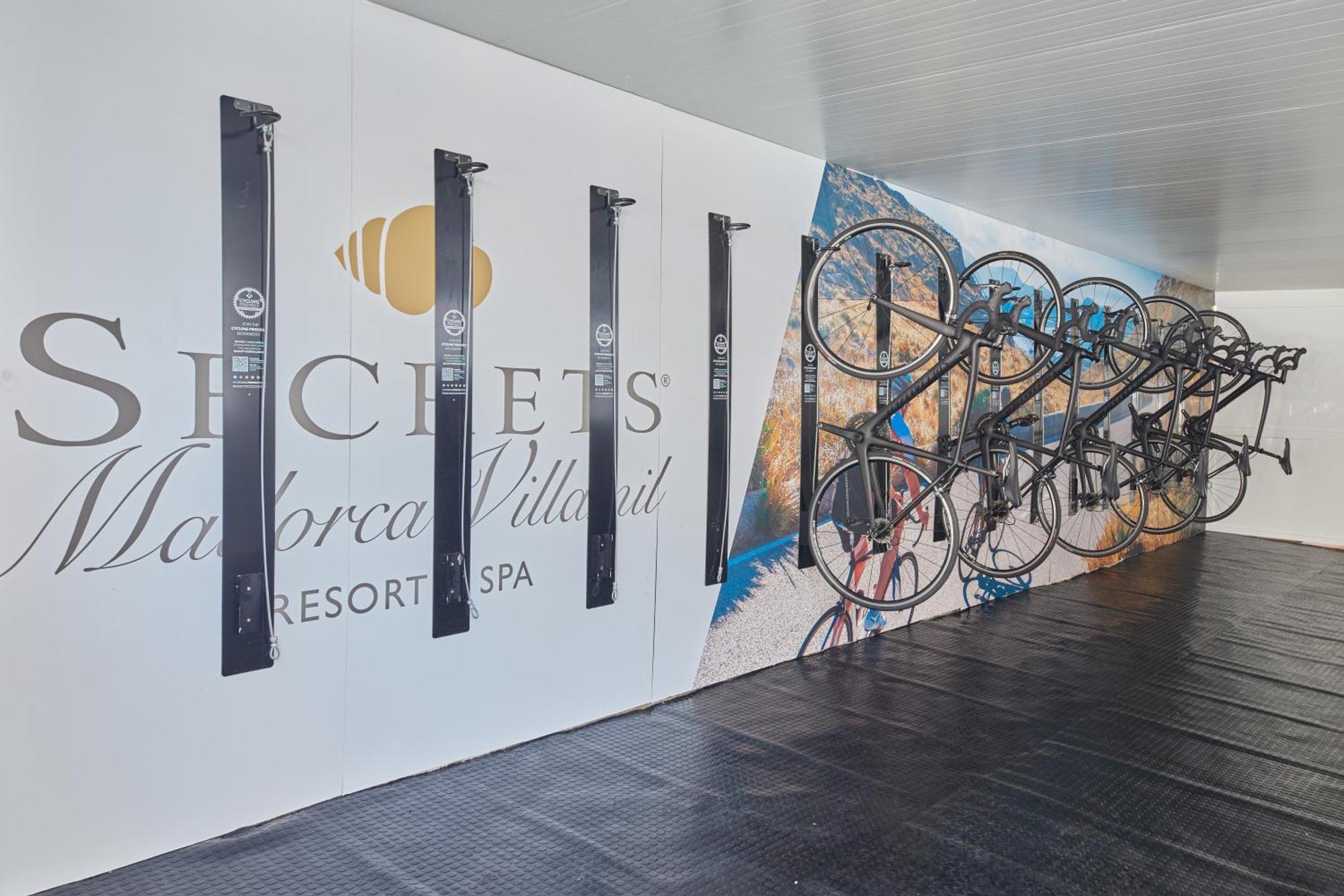 Secrets Mallorca Villamil Resort & Spa - Adults Only Peguera Exterior foto Bicycle parking at the entrance of the resort