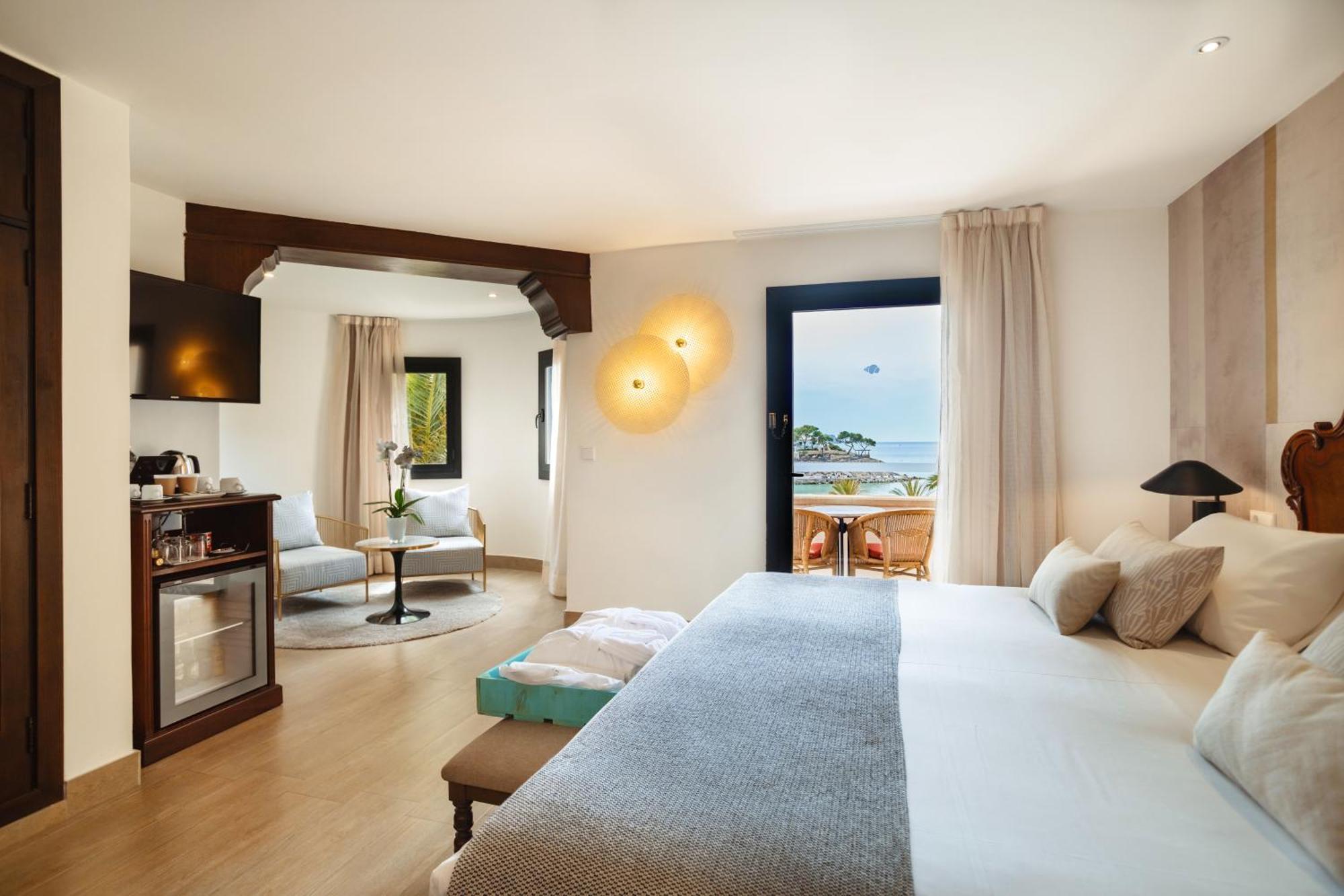 Secrets Mallorca Villamil Resort & Spa - Adults Only Peguera Exterior foto A room at the hotel
