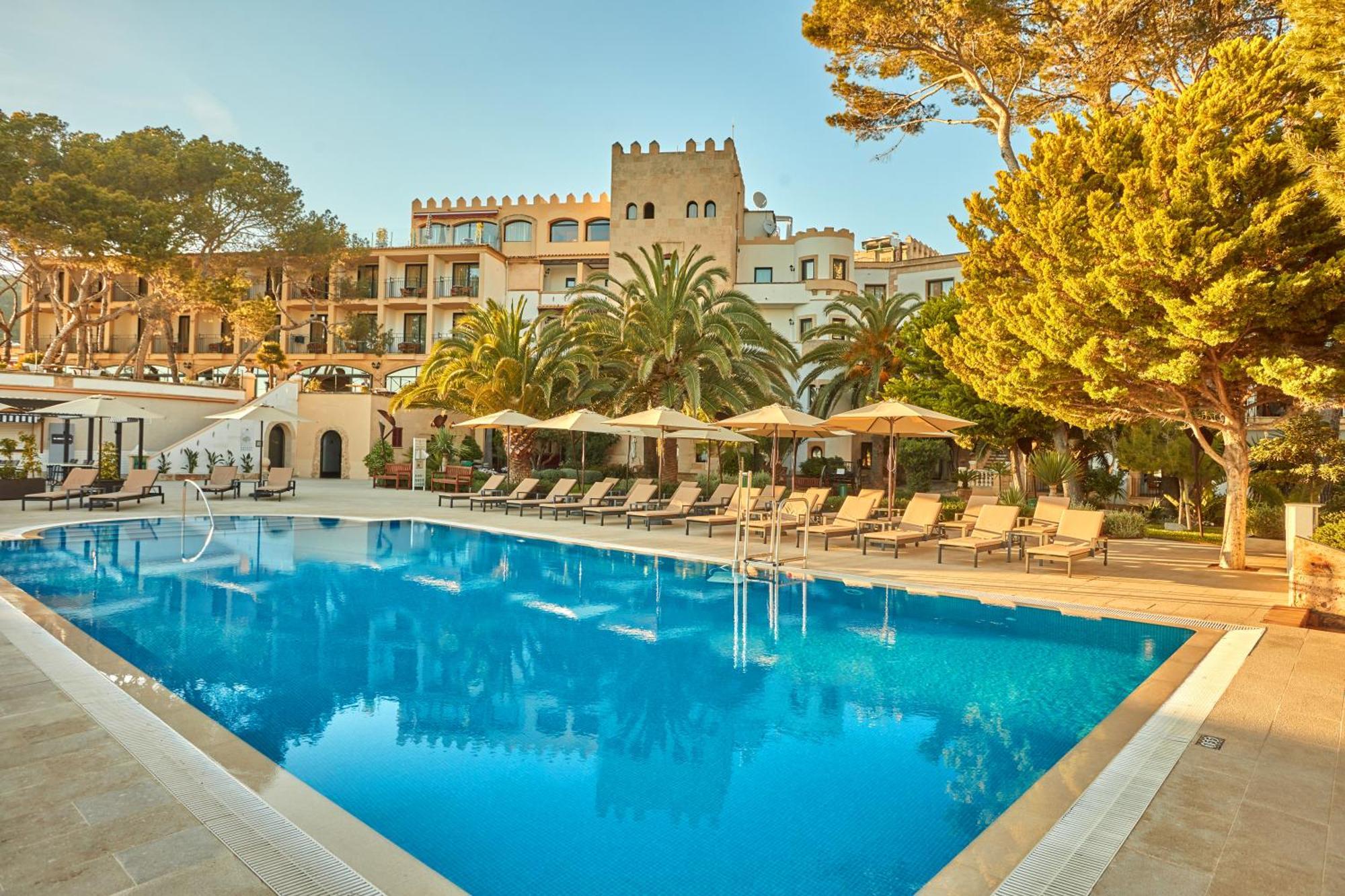 Secrets Mallorca Villamil Resort & Spa - Adults Only Peguera Exterior foto The hotel's swimming pool