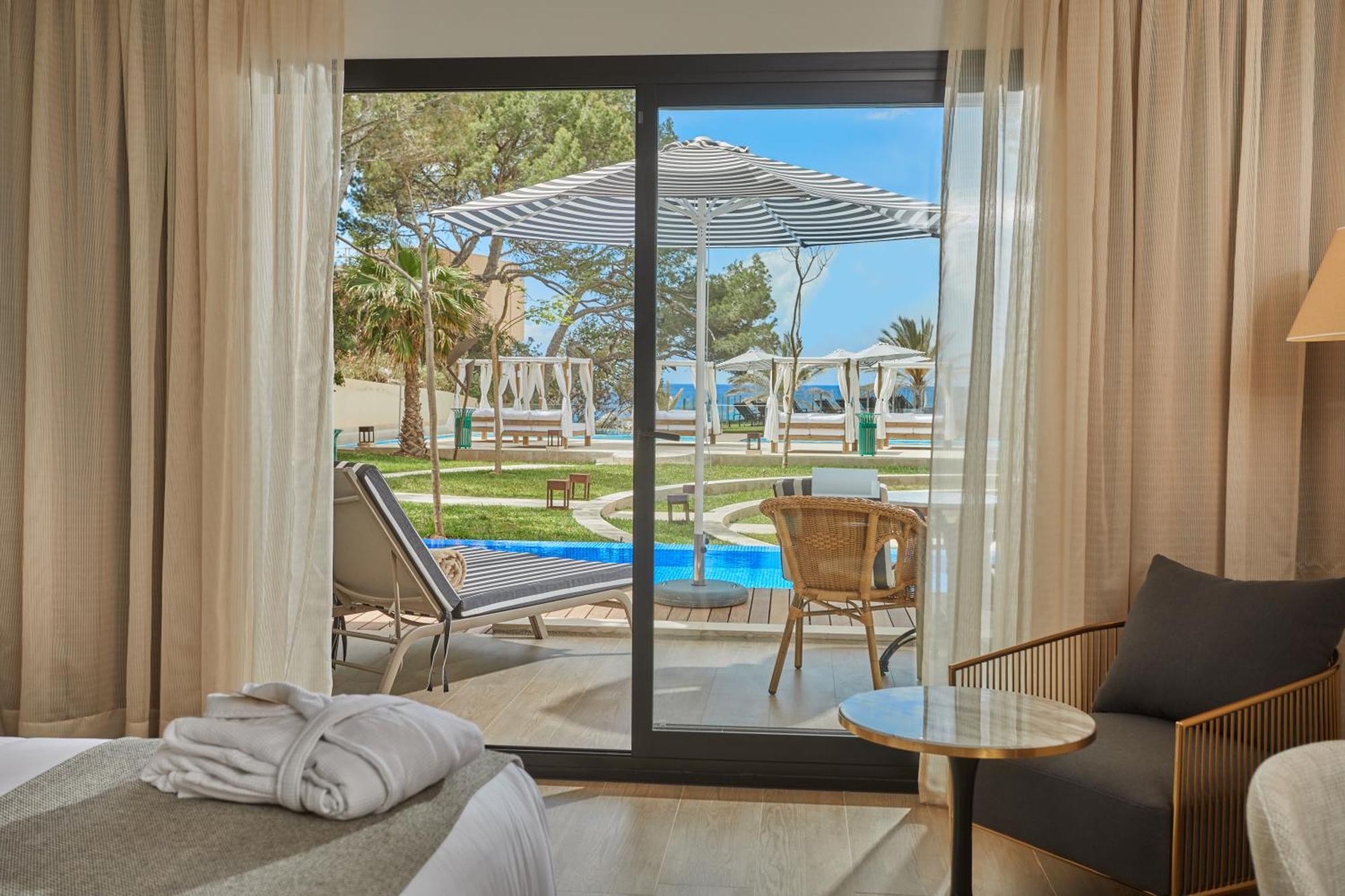 Secrets Mallorca Villamil Resort & Spa - Adults Only Peguera Exterior foto A room at the hotel