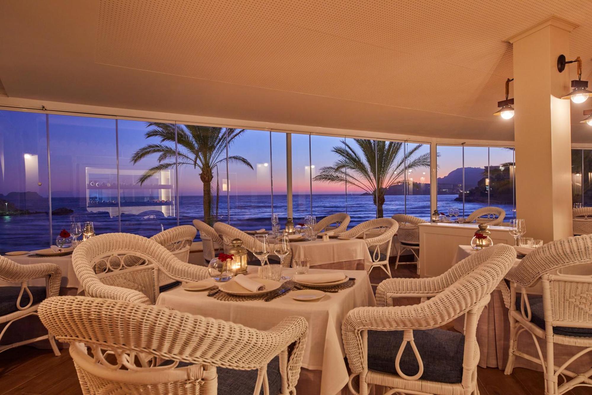 Secrets Mallorca Villamil Resort & Spa - Adults Only Peguera Exterior foto Restaurant at the Hotel
