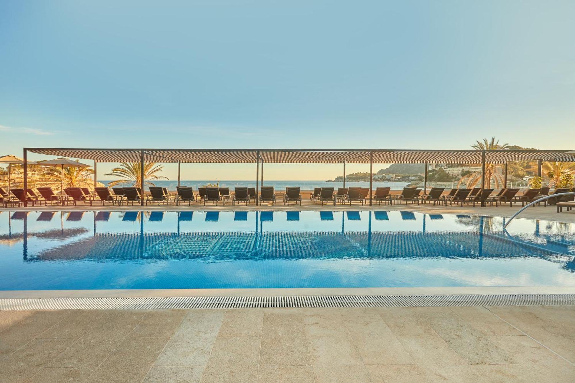 Secrets Mallorca Villamil Resort & Spa - Adults Only Peguera Exterior foto The swimming pool at the hotel